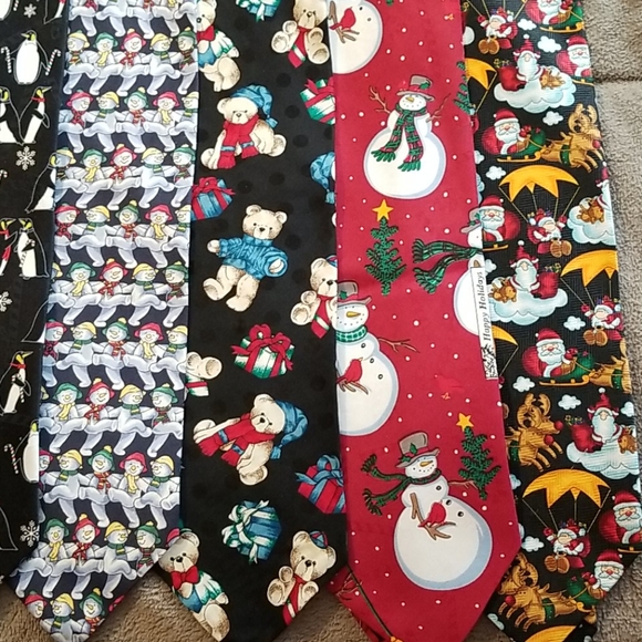 8 Christmas Ties - Picture 3 of 7